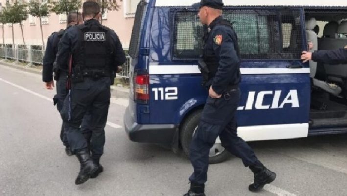 Tentoi të vrasë një person në dhomën e hotelit/ Arrestohet në Tiranë, 26-vjeçari i shpallur në kërkim