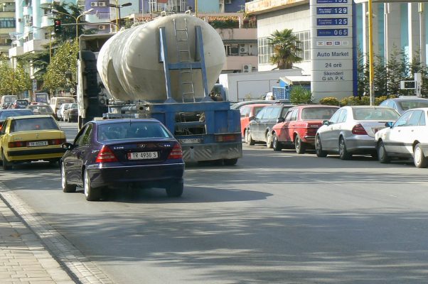 Sindikatat kundër Bashkisë: “Bllokimi i betoniereve cënon sigurinë dhe cilësinë e punimeve”