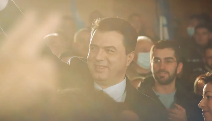 Basha poston videon nga Kurbini: Në krah të njëri-tjetrit, plot besim dhe shpresë