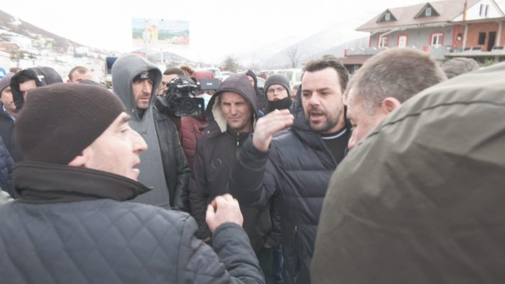 Certifikata e vaksinimit/ Kuksianët protestojnë në Morinë, kundërshtojnë vendimin e qeverisë së Kosovës