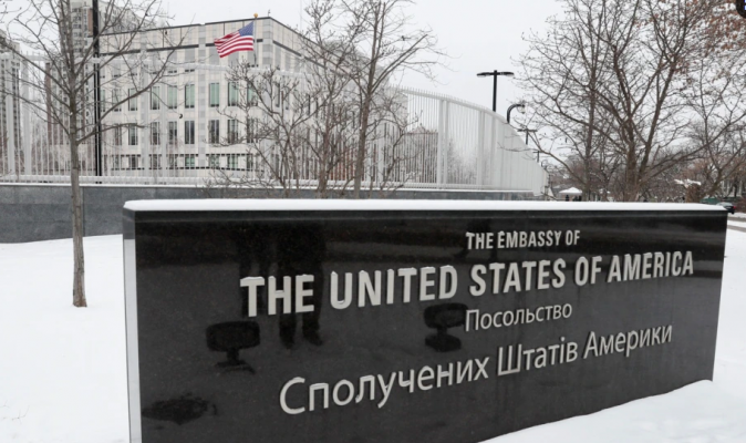 Ukraina: Planet amerikane për të evakuuar familjet e diplomatëve nga Kievi, të nxituara