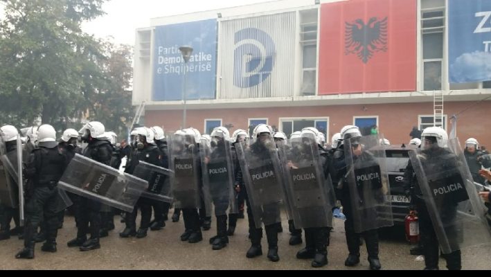 Ministria e Brendshme pas protestës së Berishës: Policia u tregua profesionale, keqardhje kush e baltos