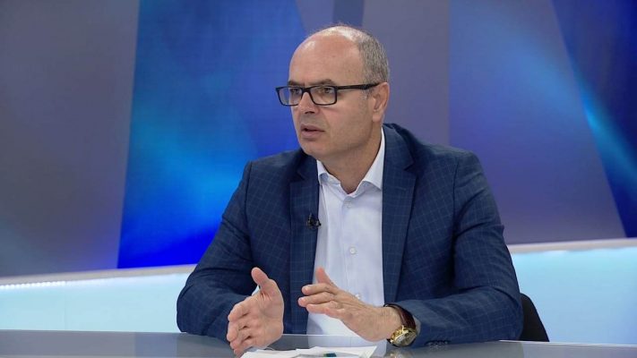 Petro Koçi sulmon ashpër Kadastrën e Fierit: Muze i korrupsionit dhe pisllëkut, Jazëk!