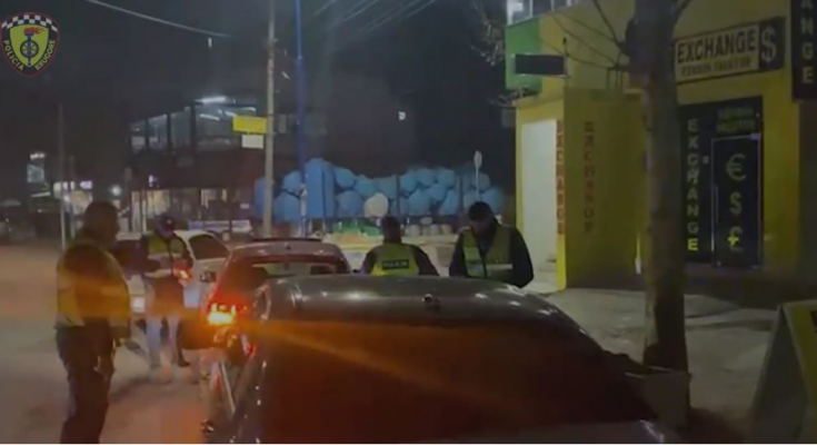 Targa të skaduara dhe parkim në vendin e gabuar/ Policia ndëshkon shoferët “rebele”në Tiranë