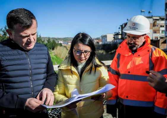 Nis puna për rehabilitimin e Përroit të Lushnjes/ Balla: Do të shndërrohet në një mjedis të gjelbër, ku qytetarët do të kalojnë pasditet e tyre