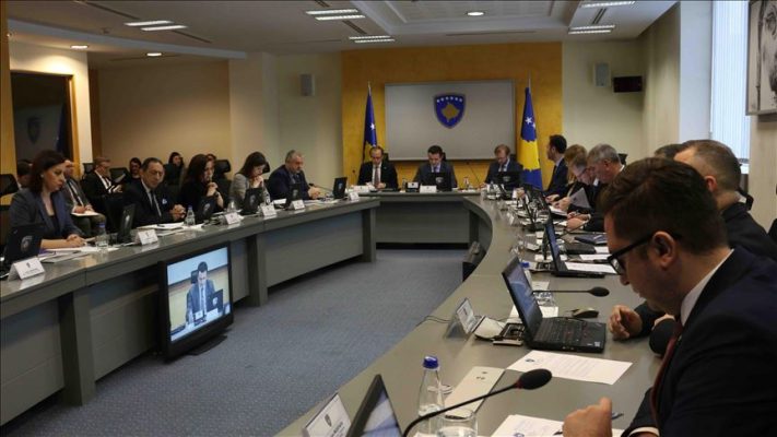 Qeveria e Kosovës miraton masa të reja kundër COVID