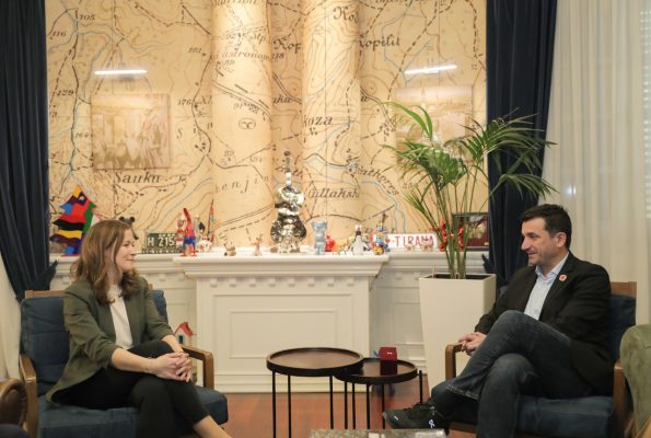 Veliaj me Sekretaren e Shtetit austriak për Rininë/ Claudia Plakolm:“Ky është viti i Tiranës dhe i të rinjve”