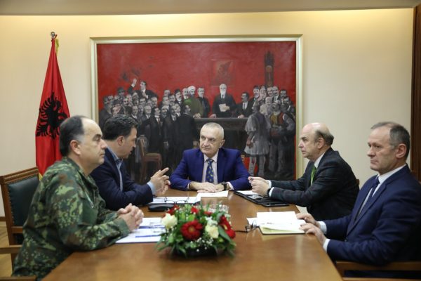Tensionet në Ukrainë/ Meta takim me Peleshin dhe shefin e FA: Të forcojmë kapacitetet mbrojtëse