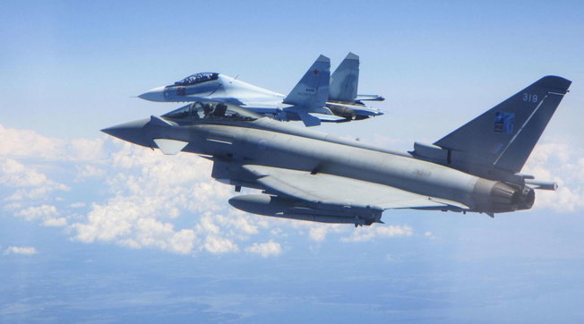 Britania “zbulon” 4 avionë ushtarakë rusë që fluturonin në veri të Skocisë