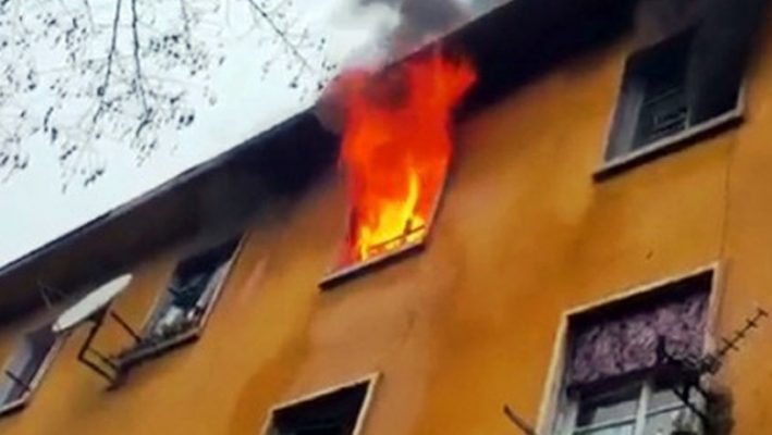 Zjarr në Vlorë/ Shkrumbohet plotësisht një banesë