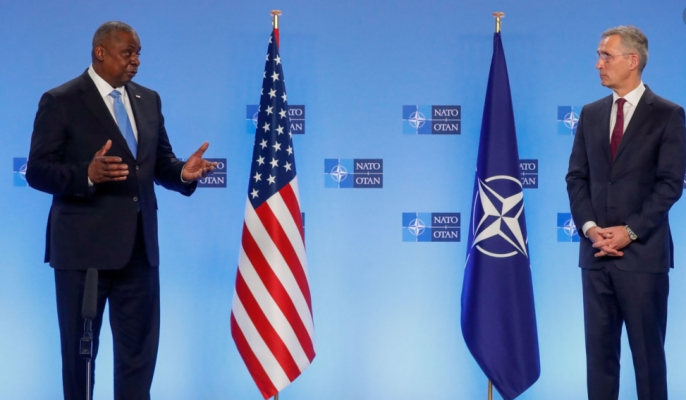 Sekretari amerikan i Mbrojtjes bisedime me NATO-n rreth krizës Ukrainë-Rusi