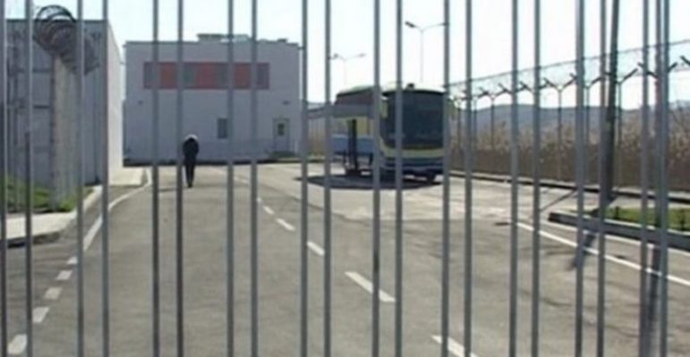 Kontroll blic në burgun e Fierit, policia zbulon drogë në qelitë e të burgosurve