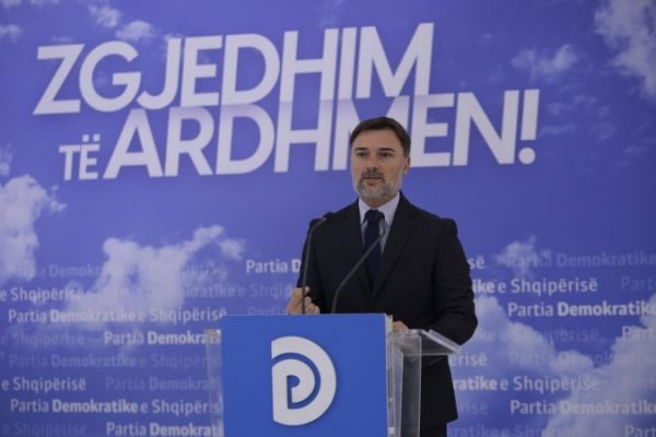 Basha dha dorëheqjen/ Enkelejd Alibeaj merr drejtimin e Partisë Demokratike