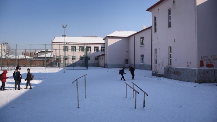 Pezullohet mësimi në disa shkolla të Pogradecit