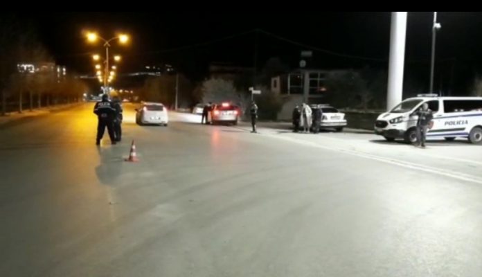 “Blindohet” Berati, policia bllokon rrugët