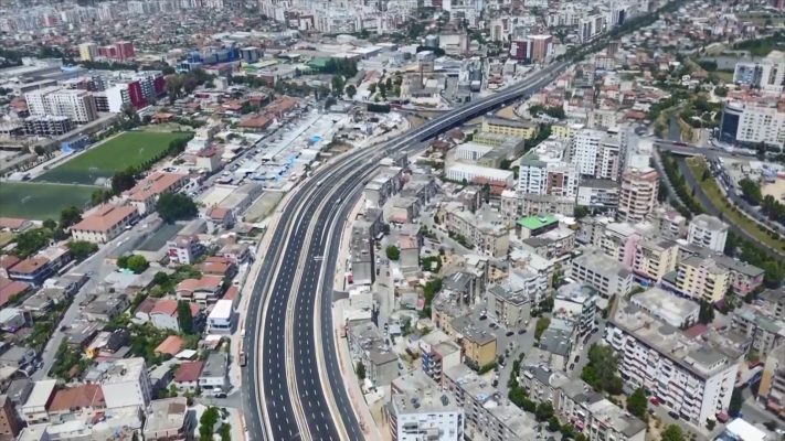 Devijon trafiku në Unazën e Madhe për mjetet që vijnë nga aksi Elbasan-Tiranë
