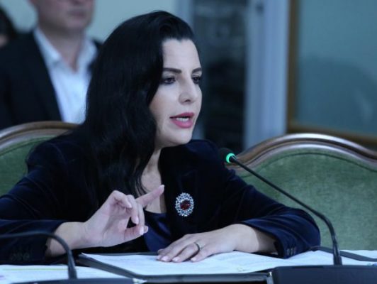 “Impianti i Elbasanit nuk ka çmim të energjisë që prodhon”/ Balluku: Nuk është përgjegjësia e ministrisë