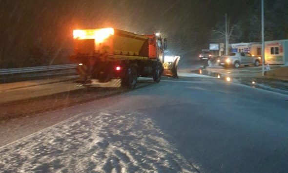Reshjet e dendura të dëborës/ ARRSH apel shoferëve: Pajisuni me goma dimërore dhe zinxhirë