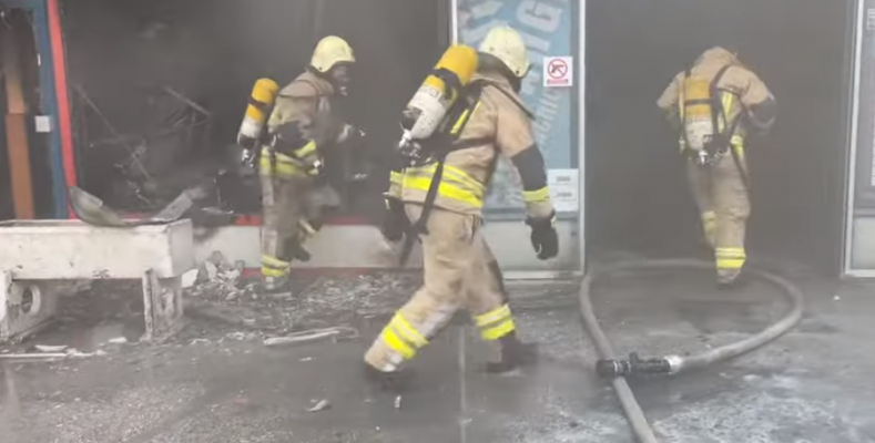 Përfshihet nga flakët stacioni i autobusëve në Sarajevë, raportohet për të lënduar