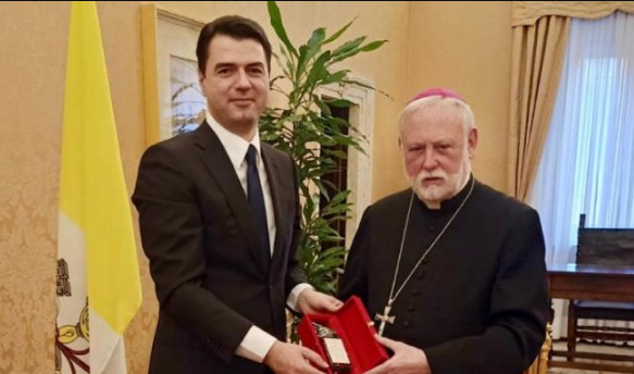 Basha me ministrin e Jashtëm të Vatikanit: Mirënjohje për kontributin në momente vendimtare për shqiptarët