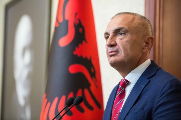 “Shqipëria krah për krah me Ukrainën”/ Meta: Shoqëria civile të vijojë me ndihmat humanitare