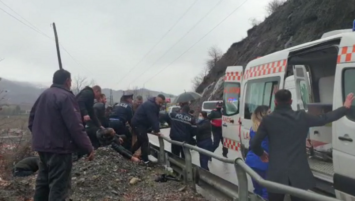 Tragjedia/ Makina bie në lumin Shkumbin, konfirmohen tre të vdekur
