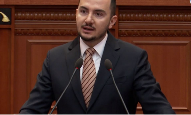Berisha mori fjalën disa herë në Kuvend/ Ankohet Salianji: Abuzim, PD nuk është pronë e tij