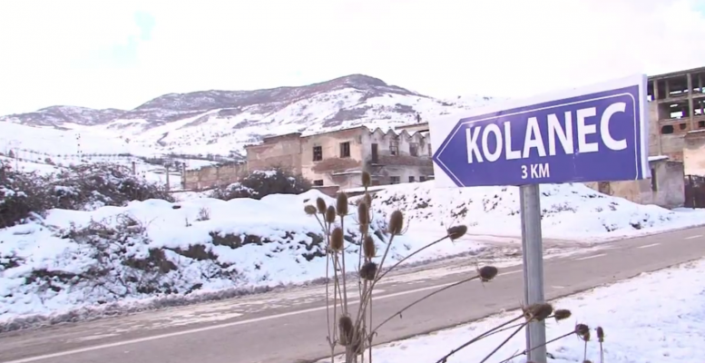 Të jetosh nën “rrethimin” e dëborës/ Banoret e fshatit Kolanec në Maliq kanë veshtiresi
