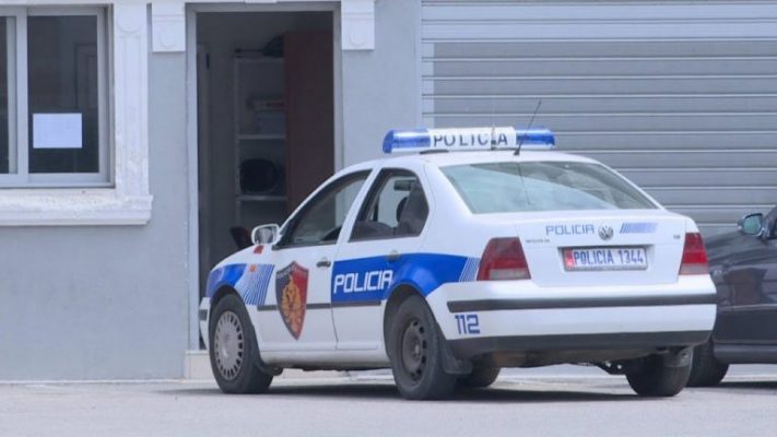 Trafikonin makina të vjedhura, nga Kosova në Shqipëri/  7 në pranga, 3 prej tyre policë