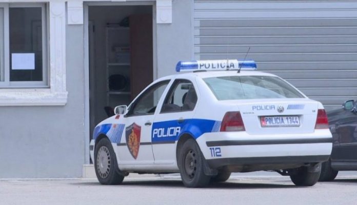 Vidhnin makina në Kosovë, i shisnin në Shqipëri/ Lihen në burg policët hajdutë