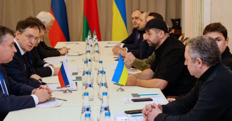 Përfundojnë bisedimet Ukrainë-Rusi, delegacionet kthehen në vendet përkatëse