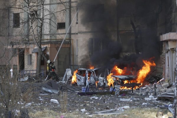 Bombardohet qëndra tregtare në Kiev, të paktën 6 viktima