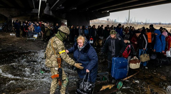 “Rusët rrëmbejnë ndihmat humanitare”/ Zelensky: 100 mijë njerëz të bllokuar në Mariupol