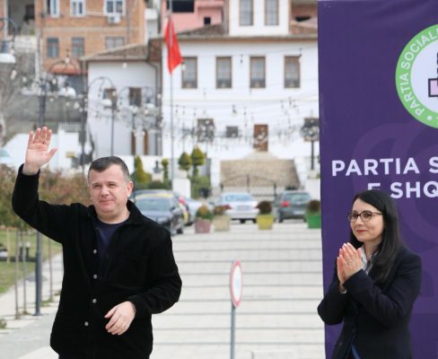 Përfundon procesi i votimit në Lushnje, Taulant Balla përgëzon Eriselda Sefën për fitoren