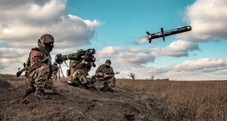 Ukraina i kërkon NATO-s që ta furnizojë me armë sulmuese