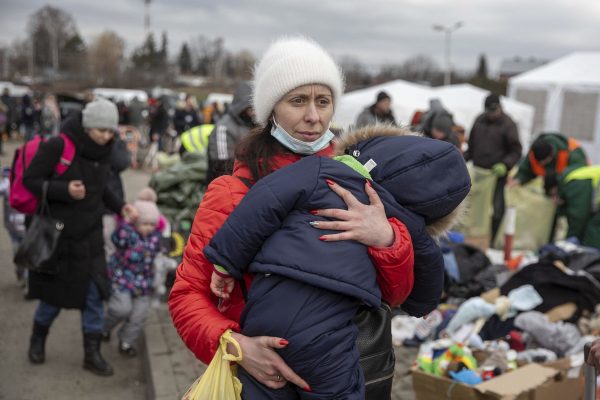 Refugjatët ukrainas të luftës mbërrijnë në Greqi