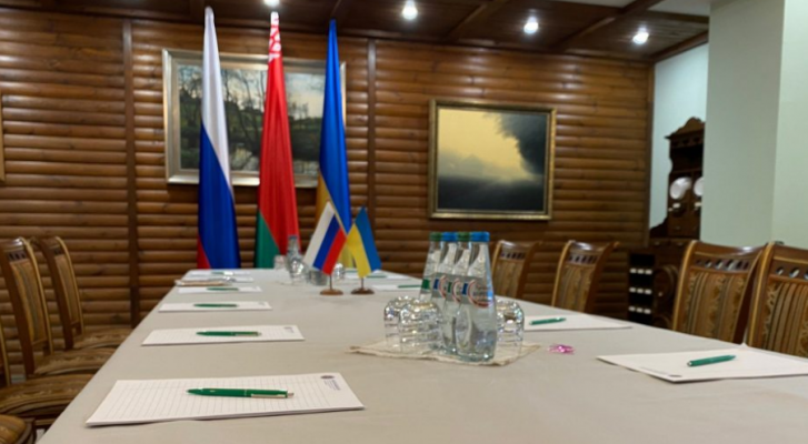 Mbërrin në Bjellorusi delegacioni ukrainas, do të bisedojnë për armëpushim