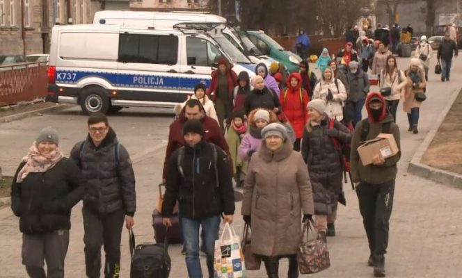 Ikin mbi një milion ukrainas/ Refugjatët e luftes do të marrin qendrim të përkohshëm në Europë