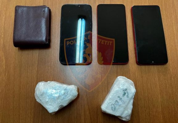 Shpërndanin kokainë në zonën e Kamzës/ Arrestohen tre persona në Tiranë