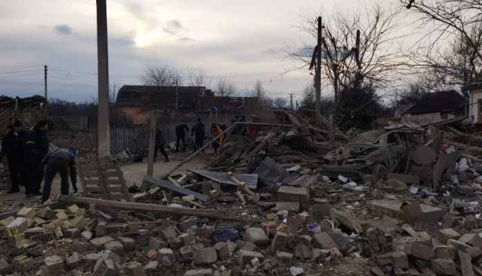 Sulm ajror në një fshat pranë Kievit, disa të vrarë