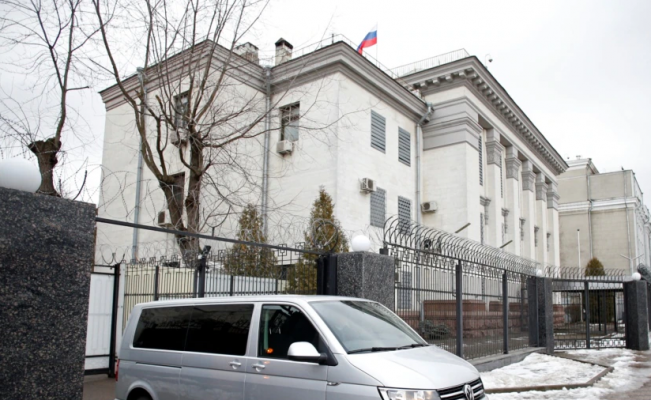 Evropianët dëbojnë dhjetëra diplomatë rusë, të dyshuar për spiunazh