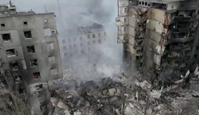 Përparime në bisedimet Rusi-Ukrainë, por bombardimet vazhdojnë
