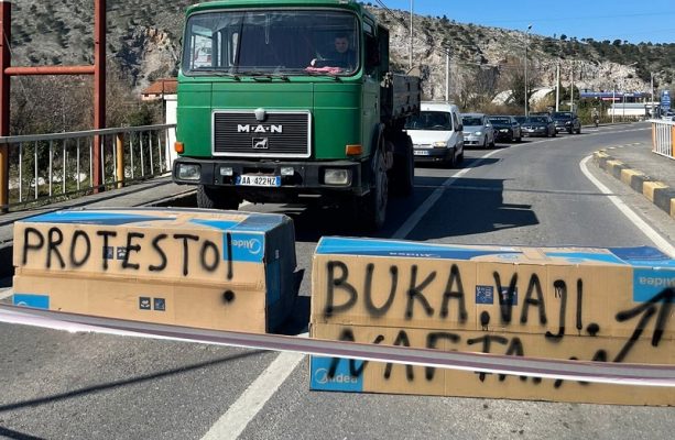 VIDEO/ Protestë kundë rritjes së karburantit! Bllokohet ura e Bahçallëkut në hyrje të Shkodrës