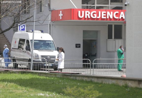 Ministria e Shëndetësisë: Një qytetar nga Berati humbi jetën nga Covid-19