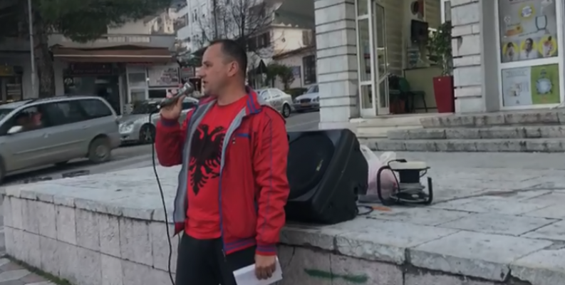 Dështon protesta në Gjirokastër/ Mesazhi i qytetarit: Nëpër kafene ankoheni, por në shesh s’dilni