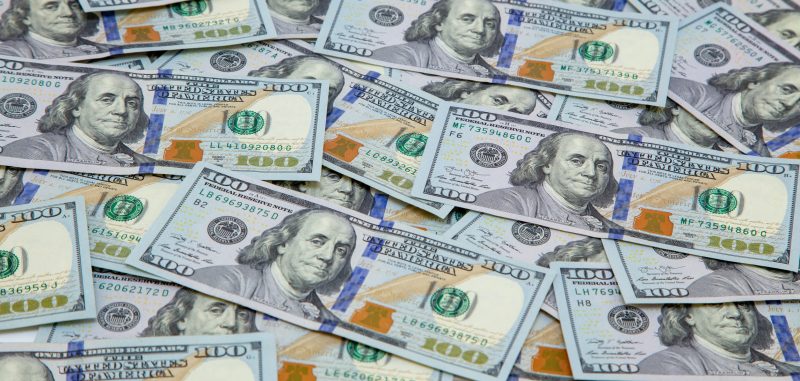 Euro dhe dollarë falsë shiten online/ Ekspertët ngrenë alarmin: Paratë mund të futen në treg