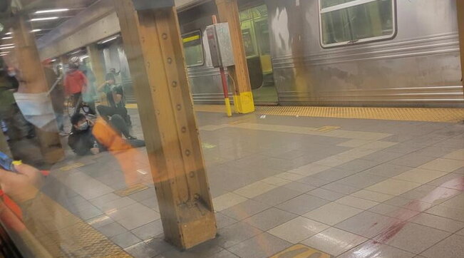 Të shtëna në metro në New York, raportohet për 13 të plagosur