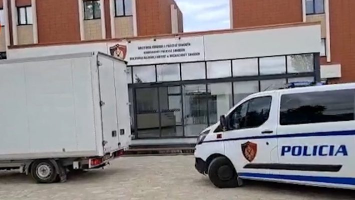 Po transportonte me kamionçinë 30 emigrantë drejt Malit të Zi/ Arrestohet 21-vjeçari në Shkodër