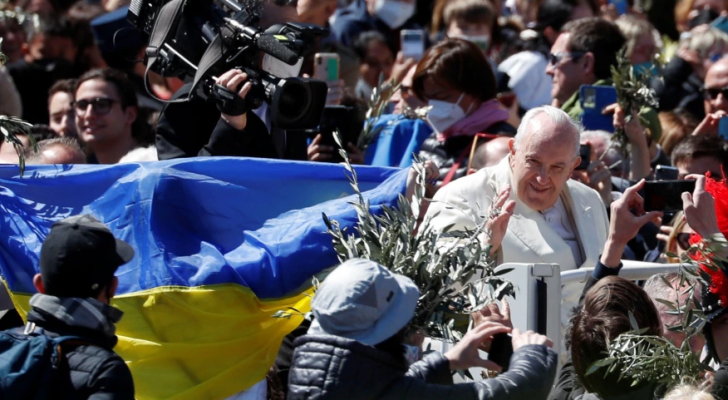 Papa Françesku bën thirrje për armëpushim për Pashkë në Ukrainë