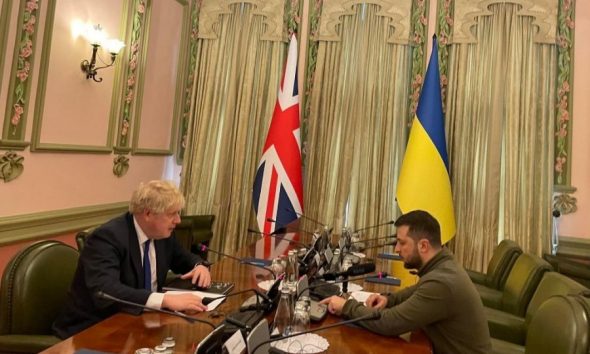 Boris Johnson vizitë surprizë në Kiev/ Takohet me Zelenskyn